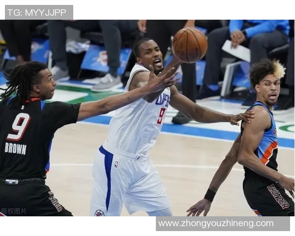 亚自由与飓风队的巅峰对决谁能在这场比赛中笑到最后